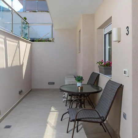 Alfa Boutique Apartament *
